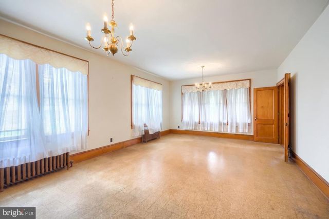 41 W MAIN ST, Fawn Grove, PA 17321
