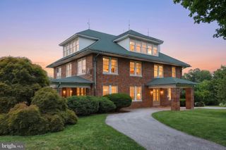 41 W MAIN ST, Fawn Grove, PA 17321