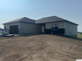 8023 Ephraem Lane, Lincoln, NE 68516