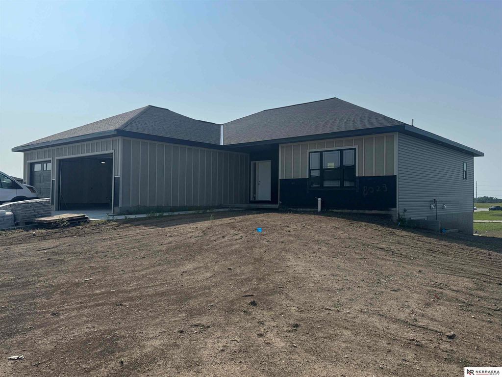 8023 Ephraem Lane, Lincoln, NE 68516