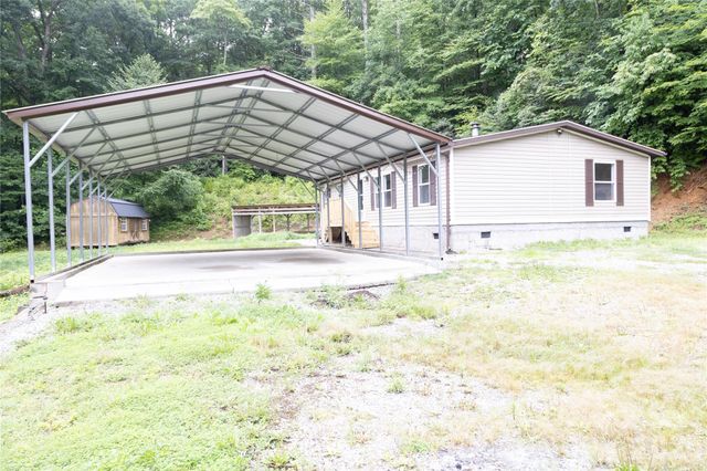 559 Old Quebec Road, Lake Toxaway, NC 28747