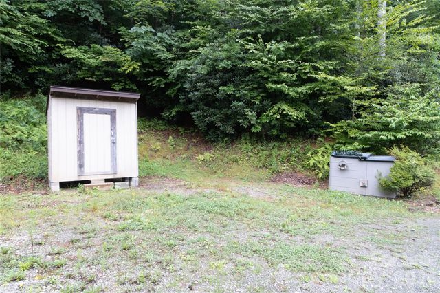 559 Old Quebec Road, Lake Toxaway, NC 28747