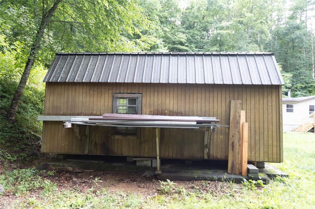 559 Old Quebec Road, Lake Toxaway, NC 28747