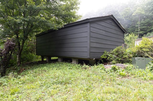 559 Old Quebec Road, Lake Toxaway, NC 28747