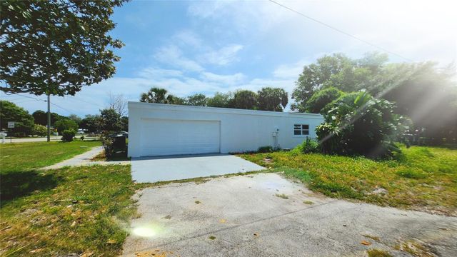 1715 York Court, Fort Pierce, FL 34982