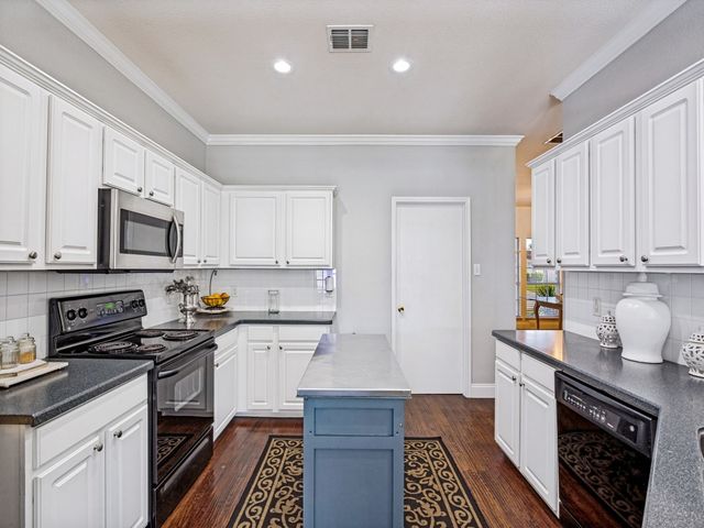 3251 Yeltes, Grand Prairie, TX 75054