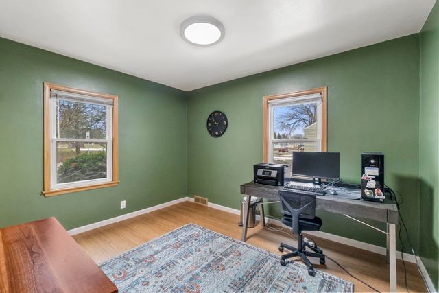 105 Cornwall Avenue, Waterloo, IA 50702