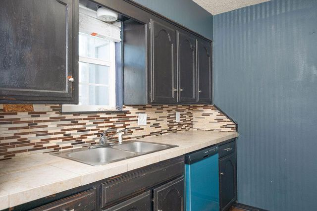 11421 N May Avenue B, Oklahoma City, OK 73120