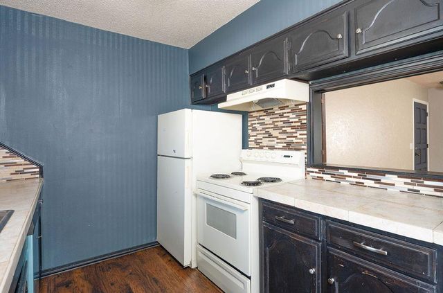 11421 N May Avenue B, Oklahoma City, OK 73120