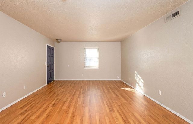 11421 N May Avenue B, Oklahoma City, OK 73120