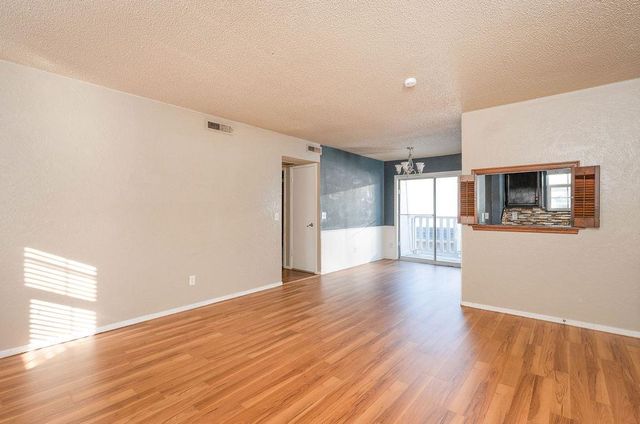 11421 N May Avenue B, Oklahoma City, OK 73120