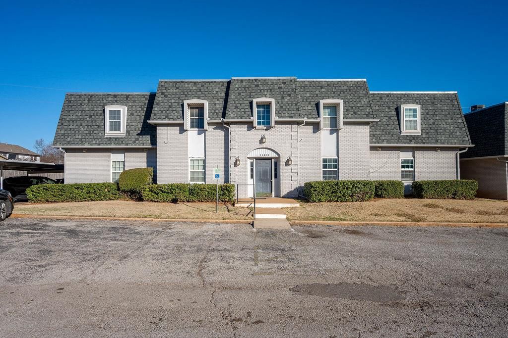 11421 N May Avenue B, Oklahoma City, OK 73120