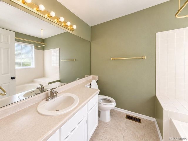 9557 Brentford Dr, Highlands Ranch, CO 80130