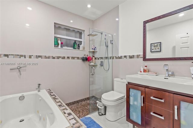 860 Curtiss Dr 0, Opa-locka, FL 33054