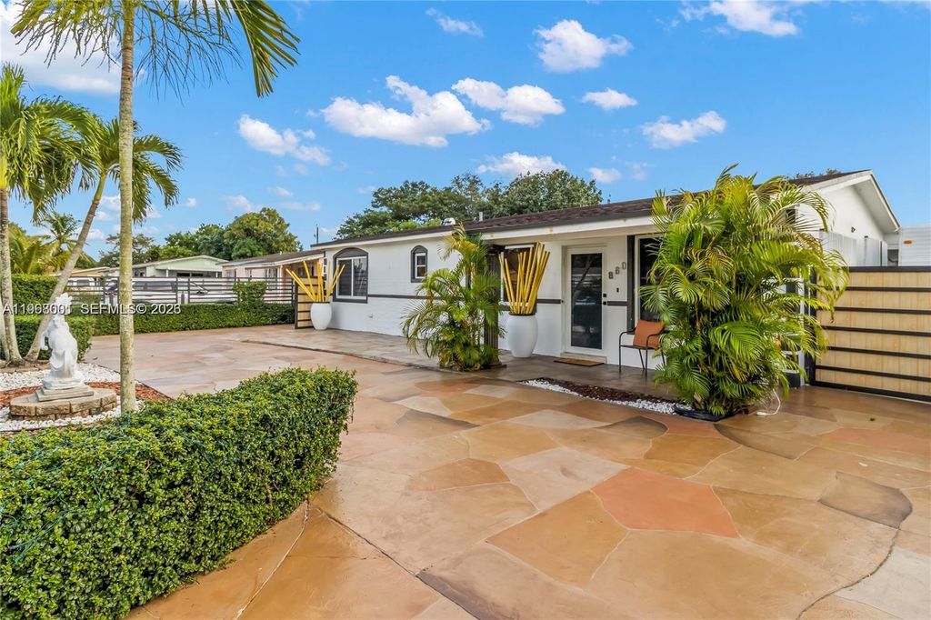 860 Curtiss Dr 0, Opa-locka, FL 33054