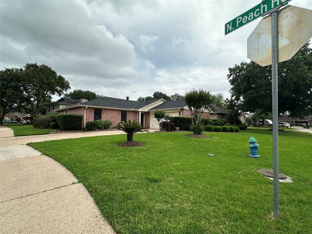 2934 Poplar Creek Lane, Pearland, TX 77584