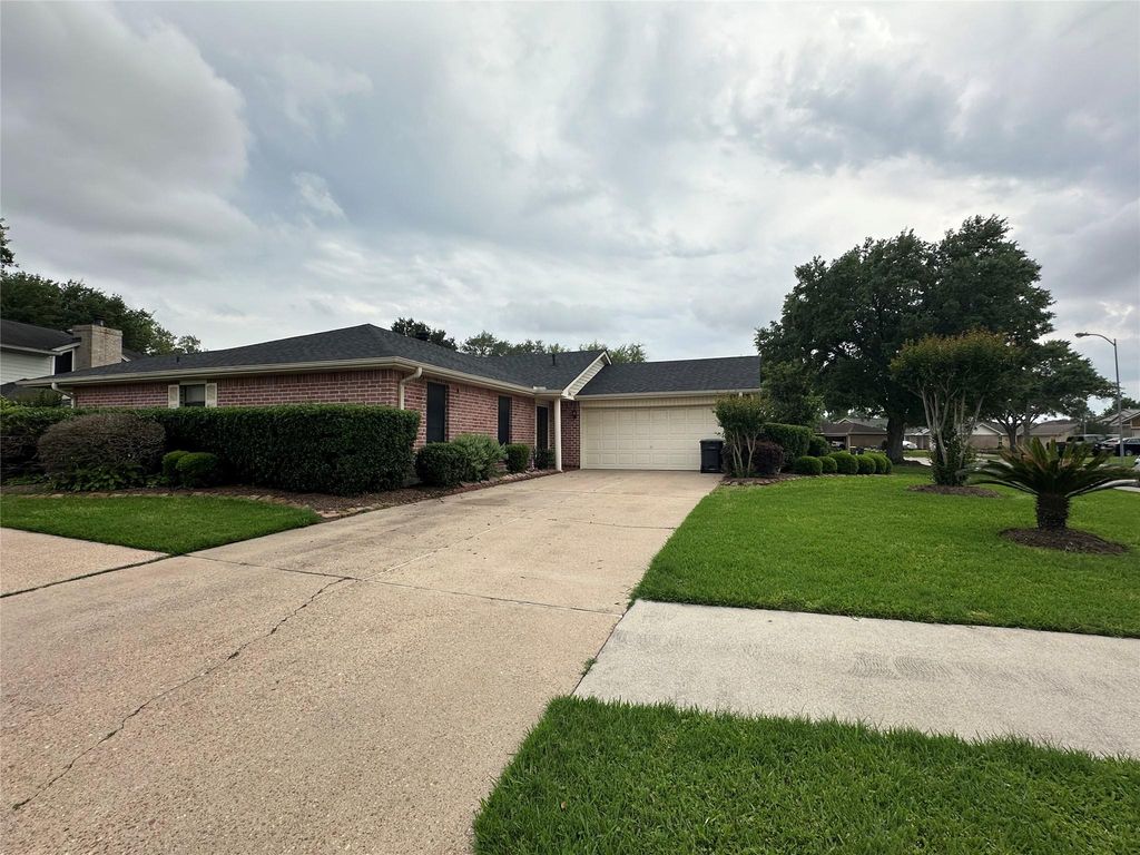 2934 Poplar Creek Lane, Pearland, TX 77584
