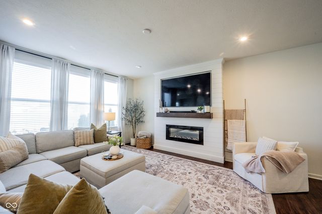 13045 Hartswood Drive, Fishers, IN 46037