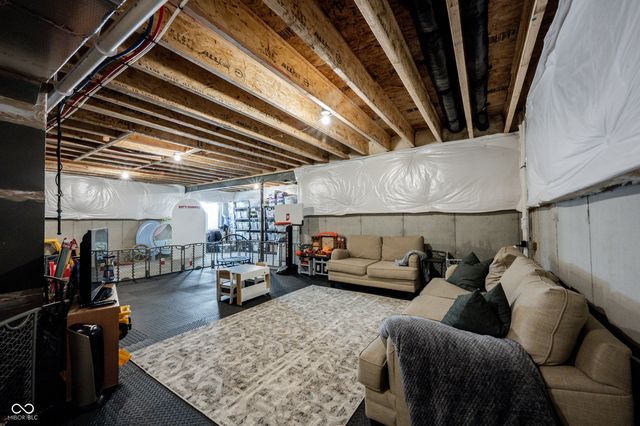 13045 Hartswood Drive, Fishers, IN 46037