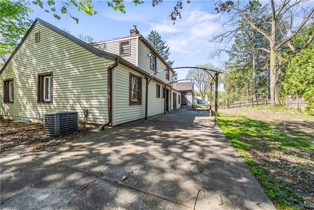 321 Eaglehead Road, Perinton, NY 14445