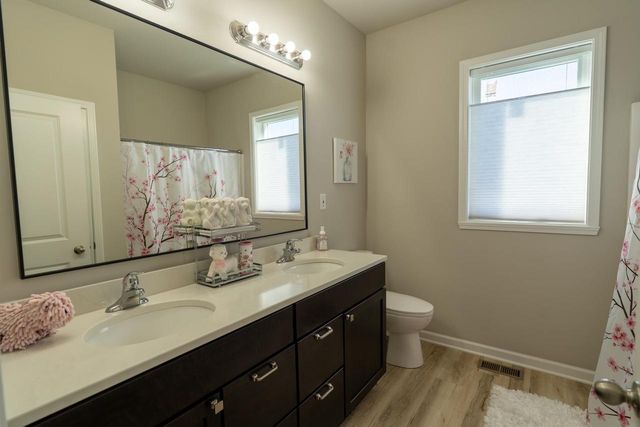 636 Greenway Point Drive, Janesville, WI 53548