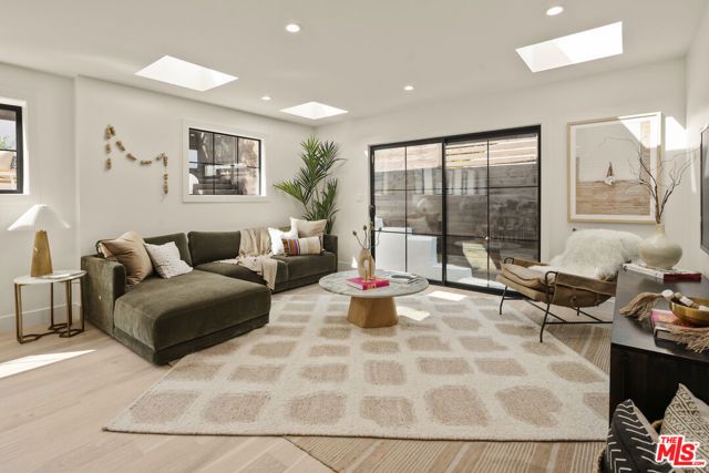 3289 Kelton Avenue, Los Angeles, CA 90034
