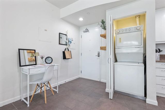 550 15Th St 607, San Diego, CA 92101