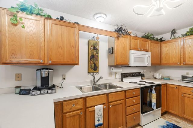 7036 49th Street N, Oakdale, MN 55128