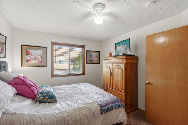 7036 49th Street N, Oakdale, MN 55128
