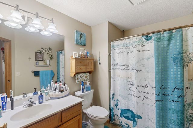 7036 49th Street N, Oakdale, MN 55128