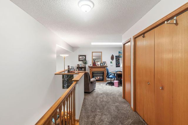 7036 49th Street N, Oakdale, MN 55128