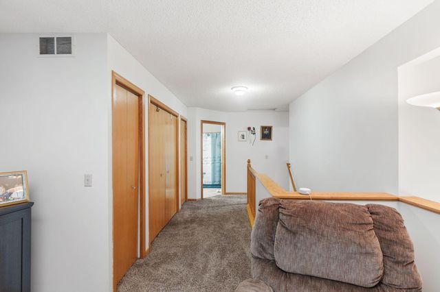 7036 49th Street N, Oakdale, MN 55128