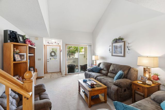 7036 49th Street N, Oakdale, MN 55128