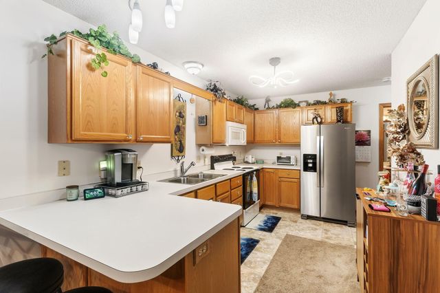 7036 49th Street N, Oakdale, MN 55128