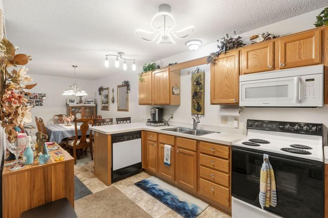 7036 49th Street N, Oakdale, MN 55128