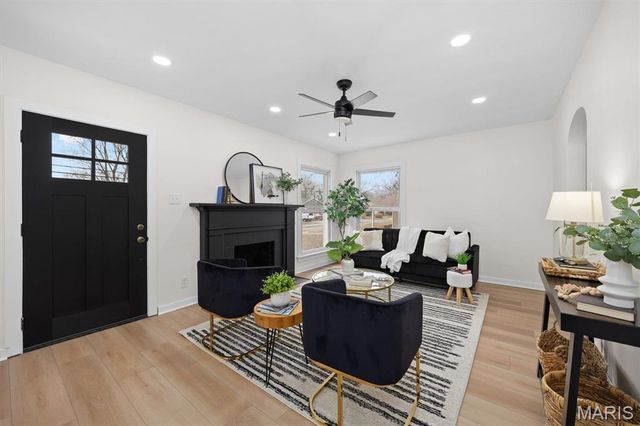 1304 Eberhart Avenue, Edwardsville, IL 62025