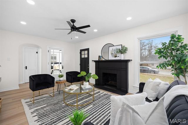 1304 Eberhart Avenue, Edwardsville, IL 62025