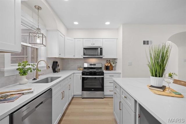 1304 Eberhart Avenue, Edwardsville, IL 62025