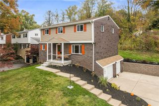 397 Cavan Dr, Pleasant Hills, PA 15236
