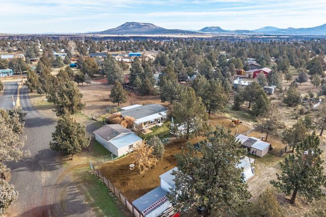 12916 SW Wheat Grass Road, Terrebonne, OR 97760