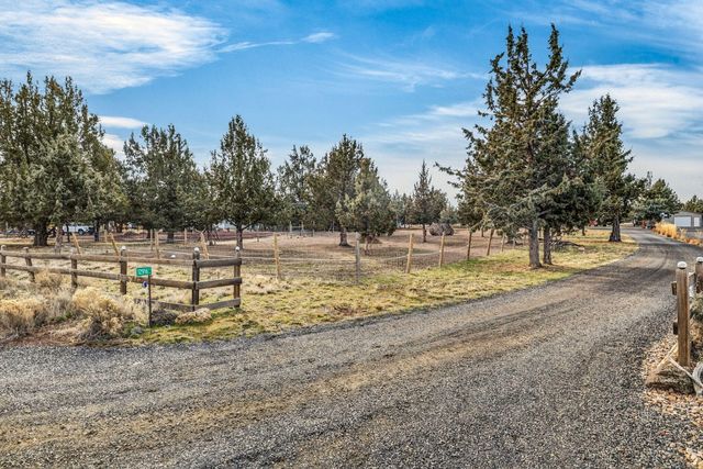 12916 SW Wheat Grass Road, Terrebonne, OR 97760