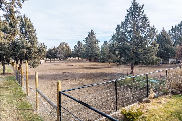 12916 SW Wheat Grass Road, Terrebonne, OR 97760