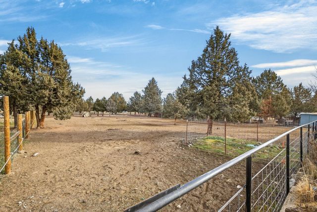 12916 SW Wheat Grass Road, Terrebonne, OR 97760