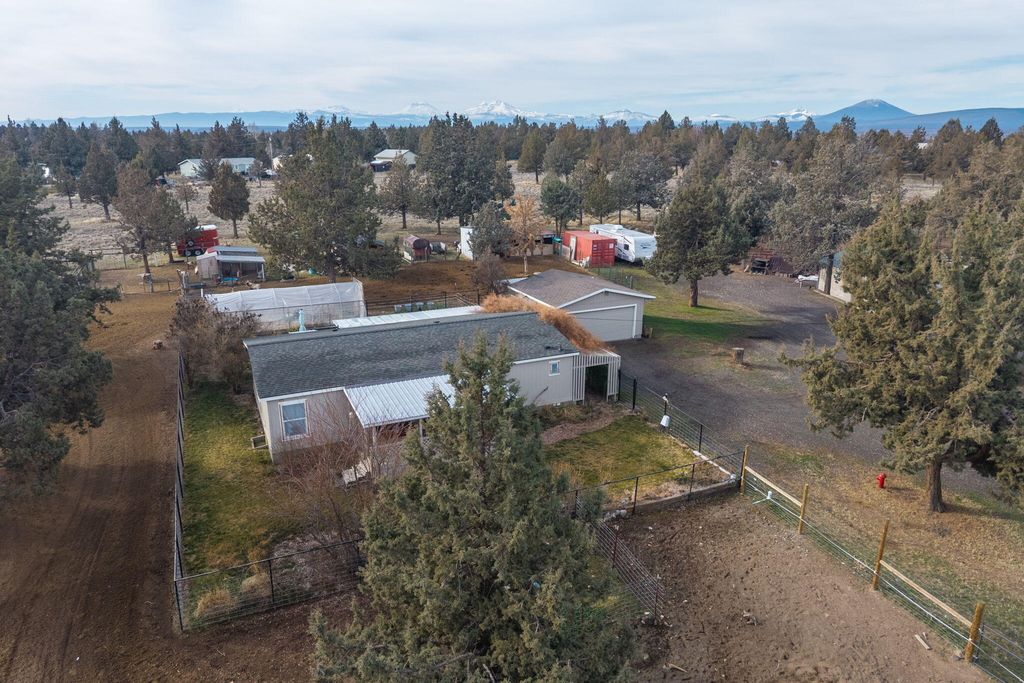12916 SW Wheat Grass Road, Terrebonne, OR 97760