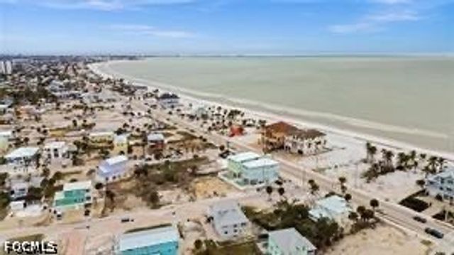 131 Eucalyptus CT, Fort Myers Beach, FL 33931