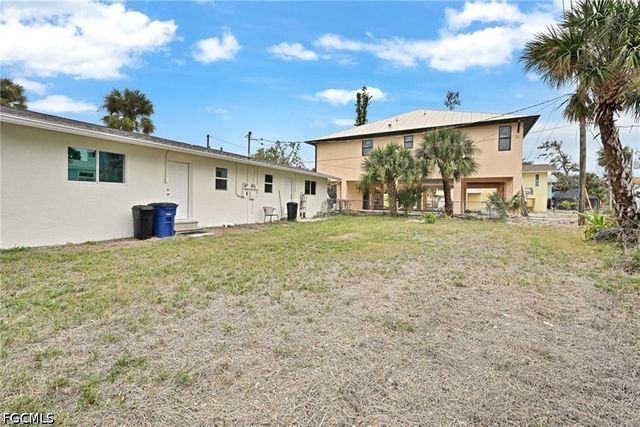 131 Eucalyptus CT, Fort Myers Beach, FL 33931