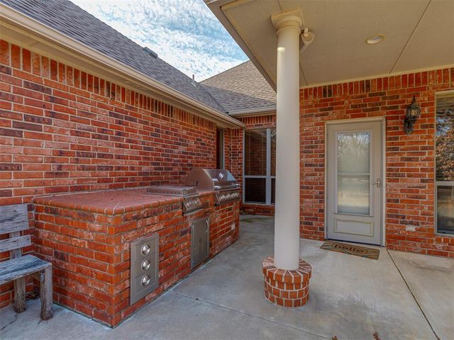 490 Daniel Lee Drive, Choctaw, OK 73020