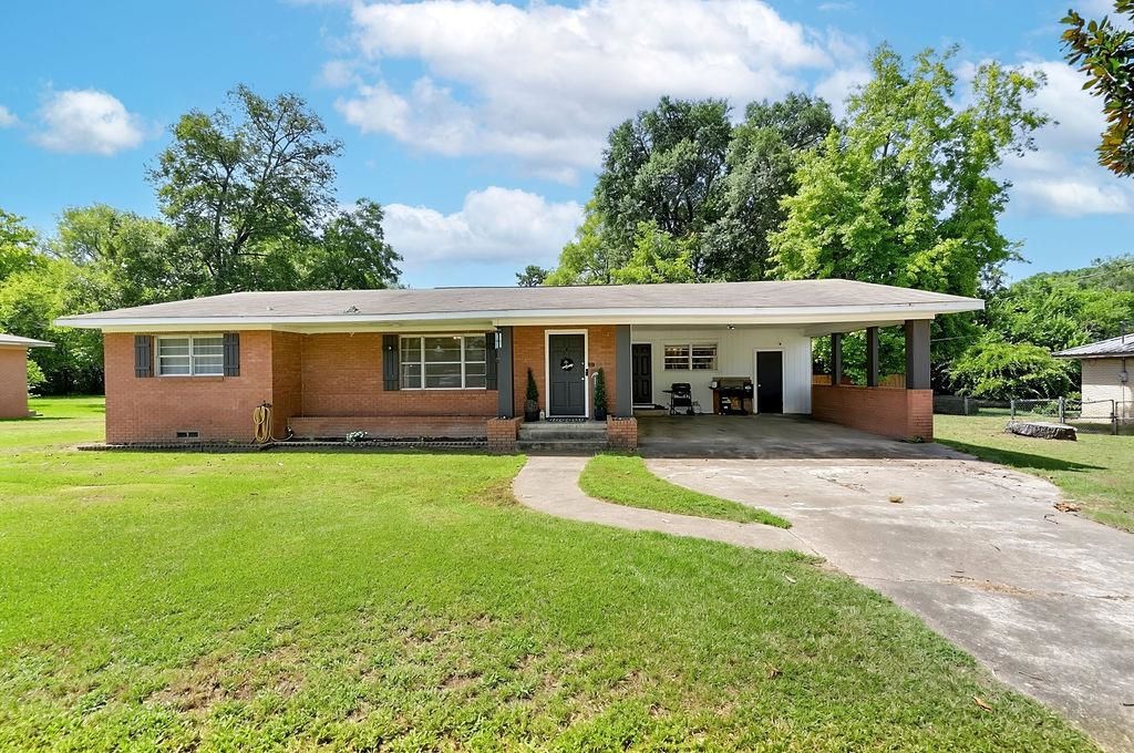 206 Lafayette Blvd, Gladewater, TX 75647