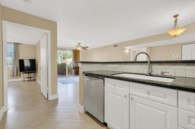 110 Yacht Club Way 105, Hypoluxo, FL 33462