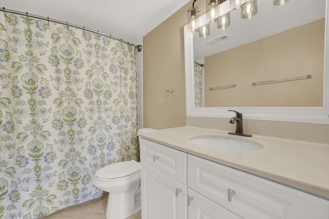 110 Yacht Club Way 105, Hypoluxo, FL 33462